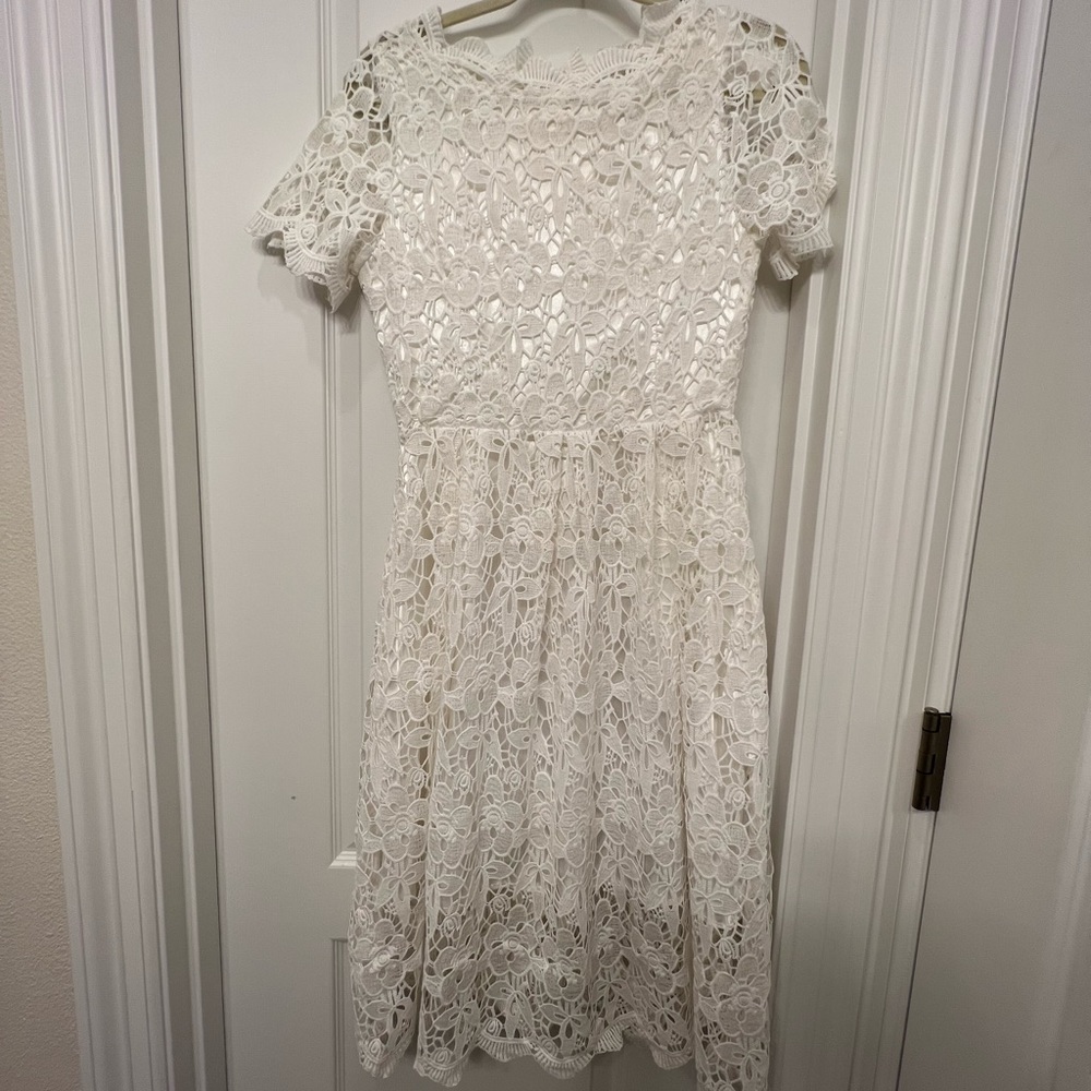 LIKE NEW!! Womens midi lace white dress